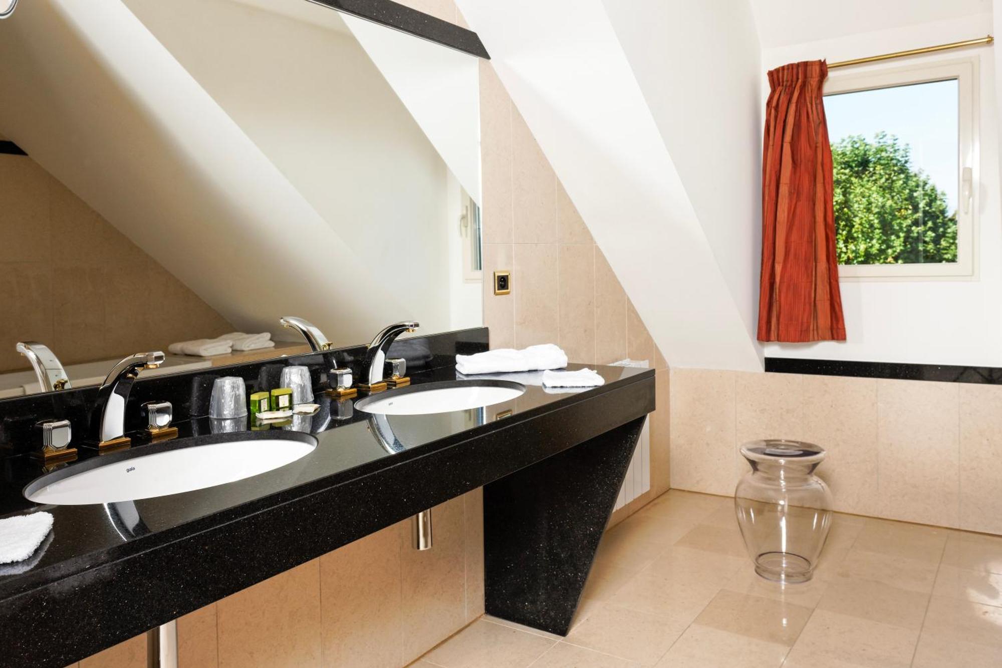 Logis L'Auberge - Maison Glenn Anna Sainte-Anne-d'Auray Ngoại thất bức ảnh
