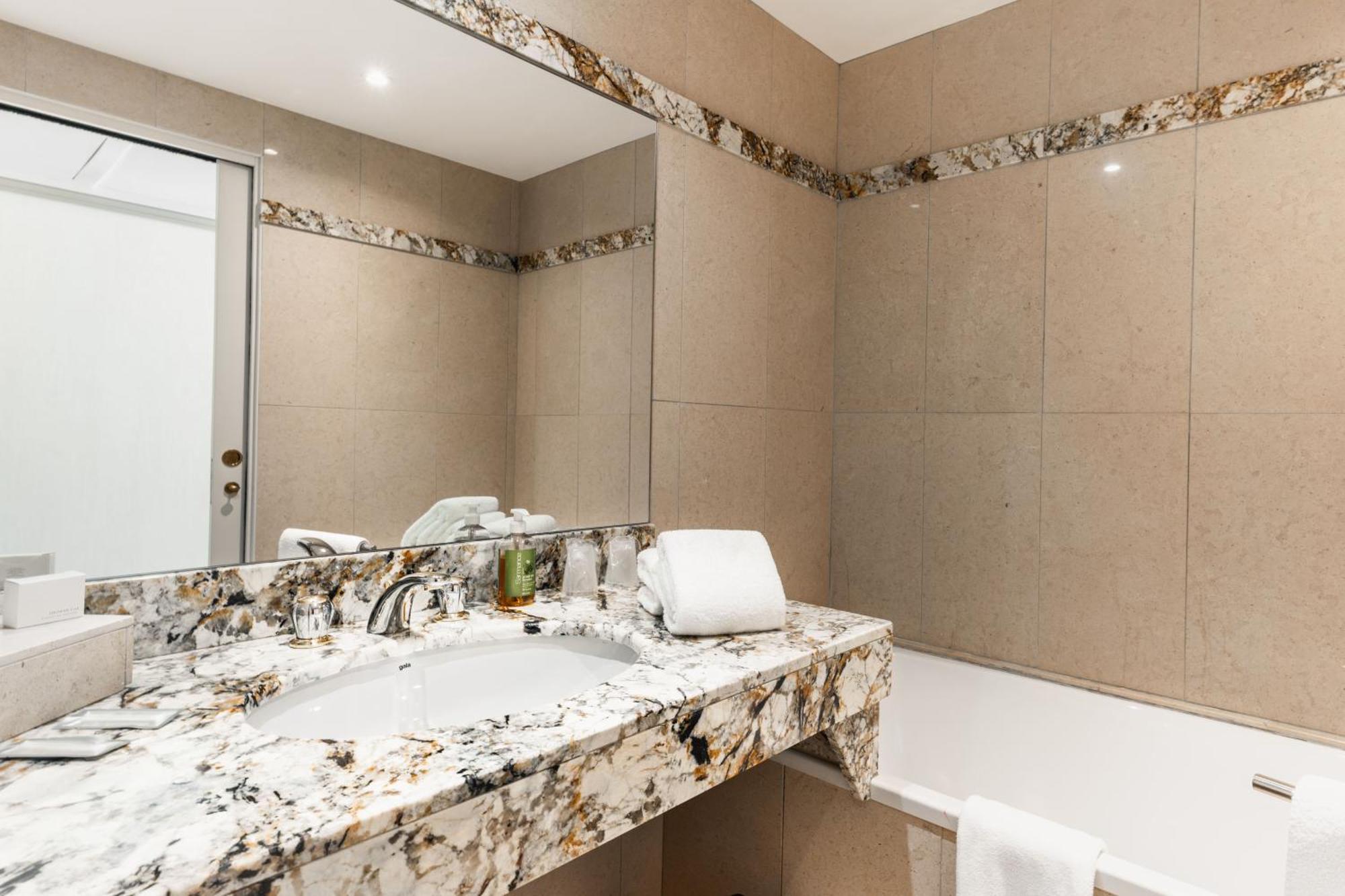 Logis L'Auberge - Maison Glenn Anna Sainte-Anne-d'Auray Ngoại thất bức ảnh